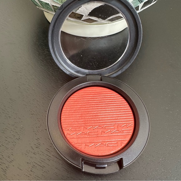 NWOT MAC Cheeky Bits Extra Dimension Blush - Picture 1 of 3